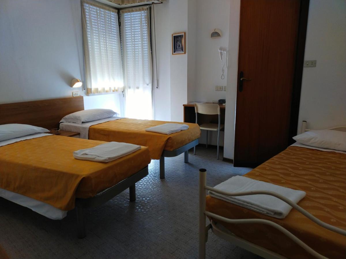 Hotel Goldene Rose Rimini Exterior foto