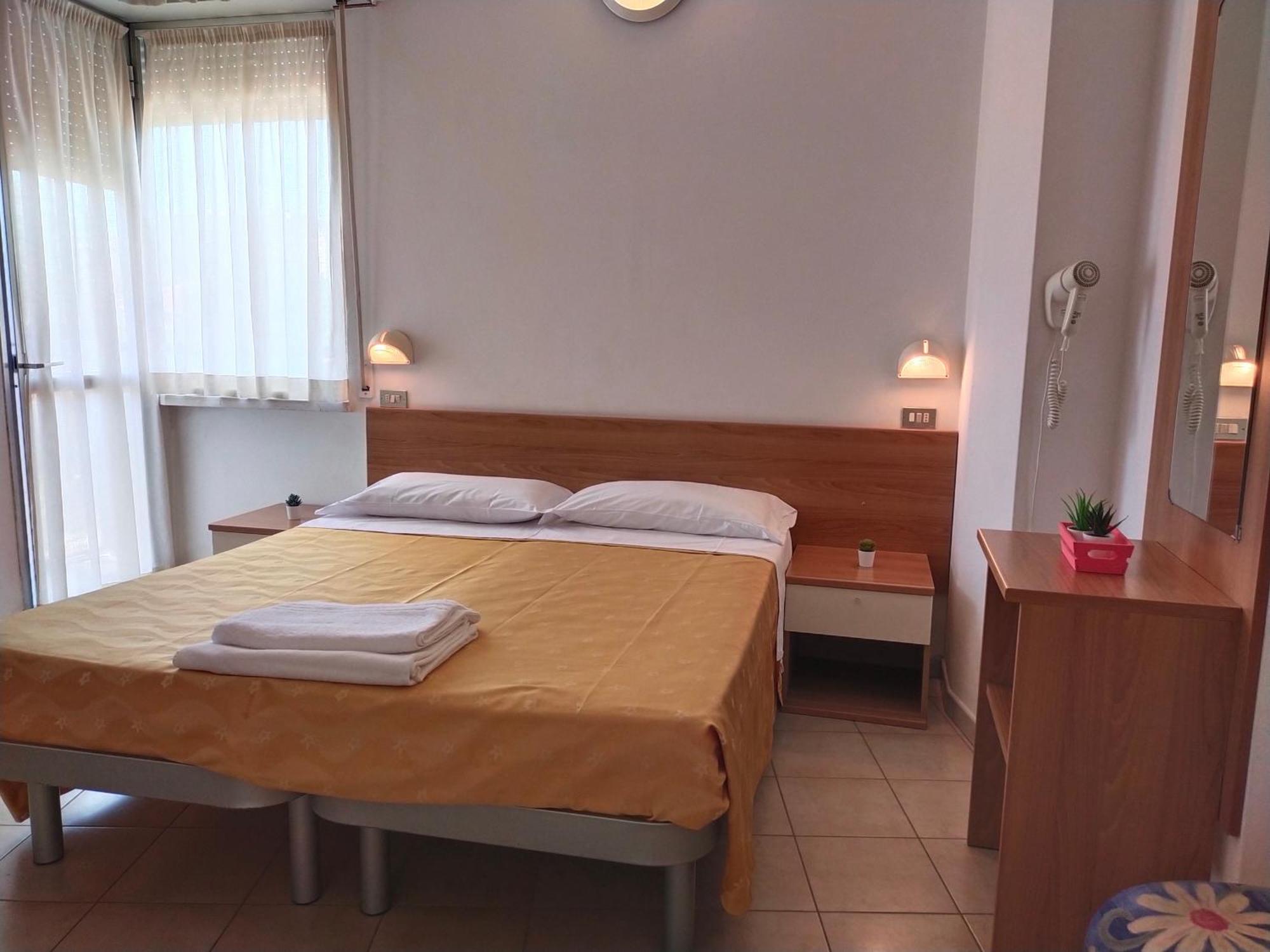 Hotel Goldene Rose Rimini Exterior foto