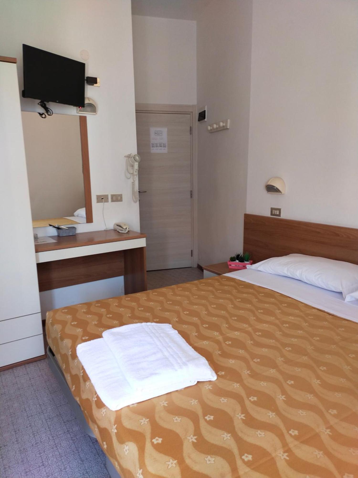 Hotel Goldene Rose Rimini Exterior foto