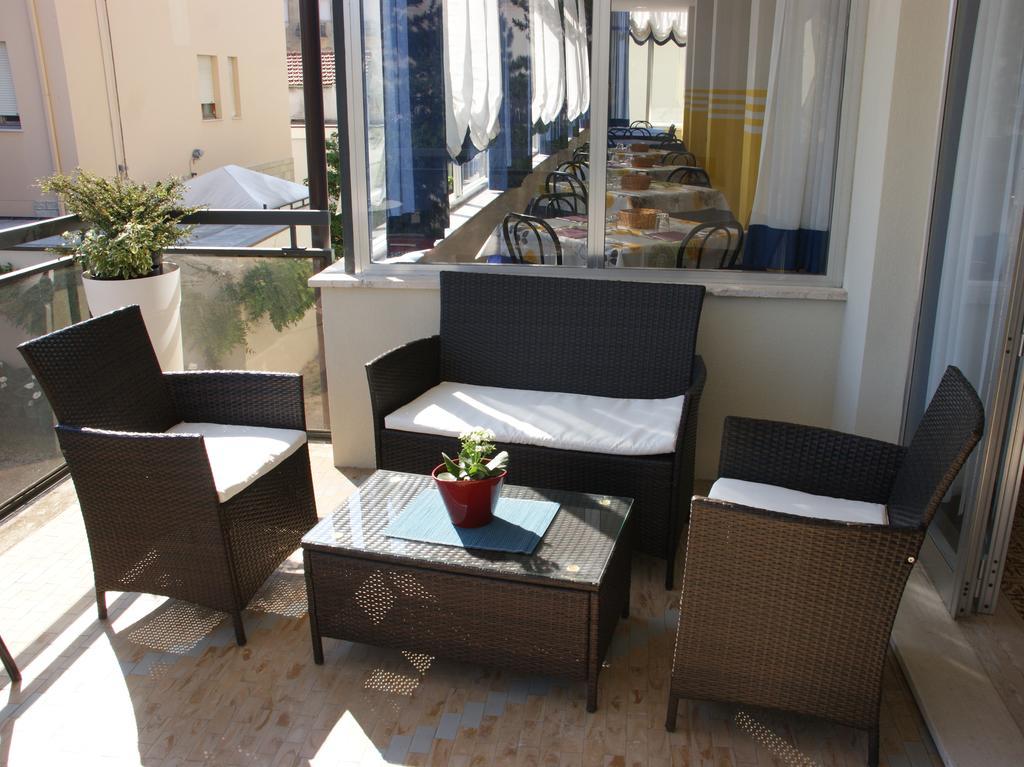 Hotel Goldene Rose Rimini Exterior foto
