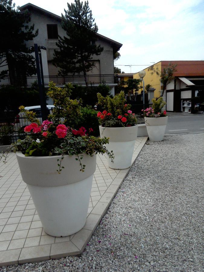 Hotel Goldene Rose Rimini Exterior foto